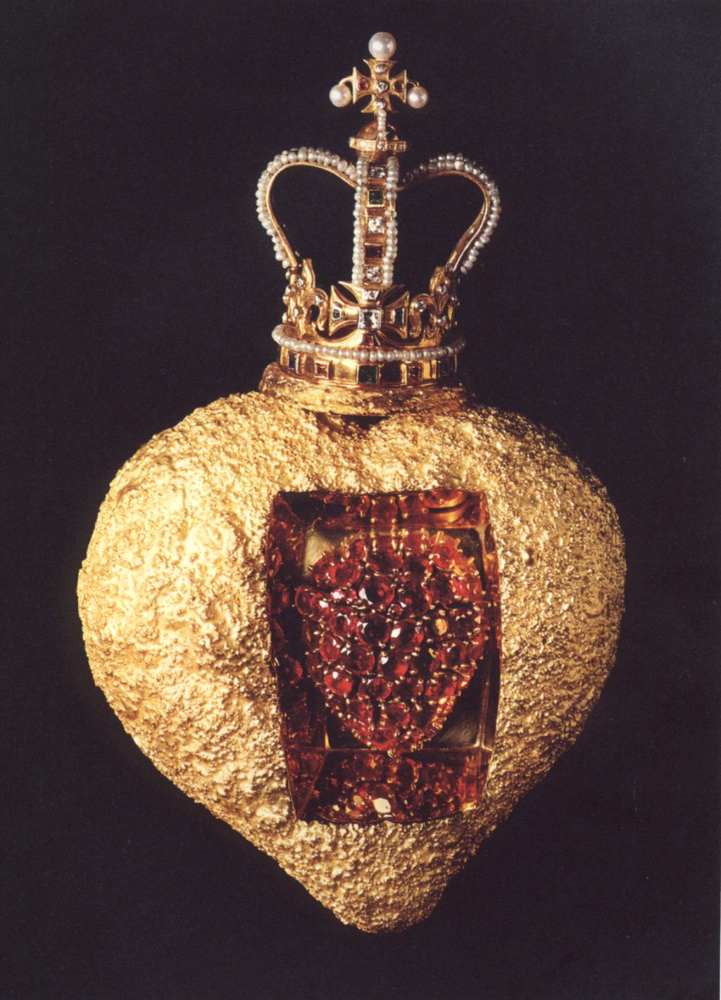 “The Royal Heart” is more than a simple object of an aesthetic, it's a rich and intricate symbol shaped by Salvador Dalí’s profound exploration of the human psyche and the surreal realms he manifested to bring to life through his art