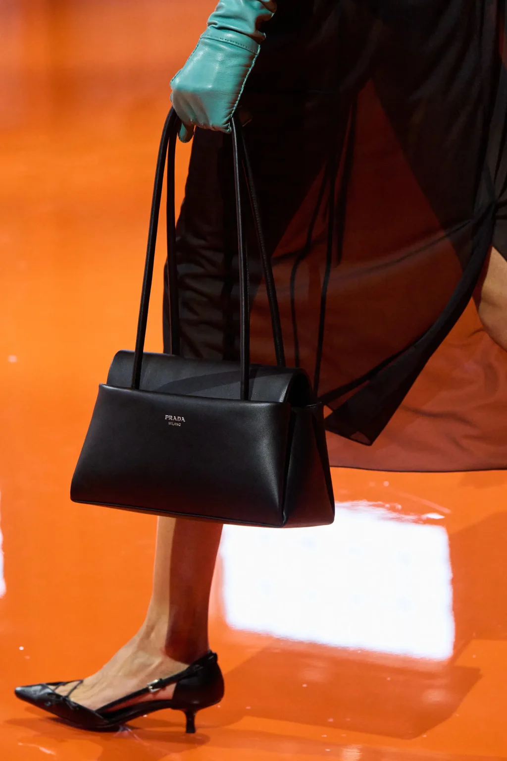 バッグ Prada Sport Body Bag Unisex Bum Bag 機能性を、デザイン美へと昇華するプラダ──2026年春、バッグと財布の