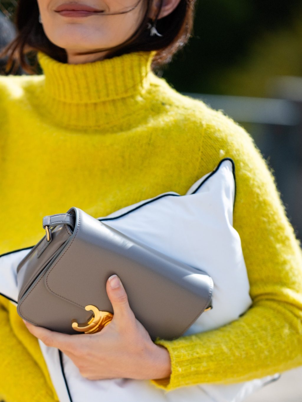 Paris Fashion Week 2026 street style bags delivered a clear message: the “new” isn’t always new—it’s how you carry it. Archival icons returned with sharper styling, textures did the heavy lifting, and color became a statement rather than a detail. If you’re building a wardrobe (or a collection) with longevity, this is the season to watch: invest in silhouettes with history, then wear them with the kind of confidence that makes them feel current again. And if you’re saving this as a reference, consider it your cheat sheet for the bag moves we’ll keep seeing long after the last show call.