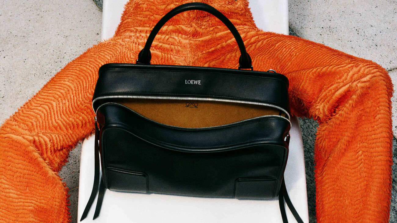 LOEWE Amazona 180 bag guide: Sizes, materials, colors, and what to