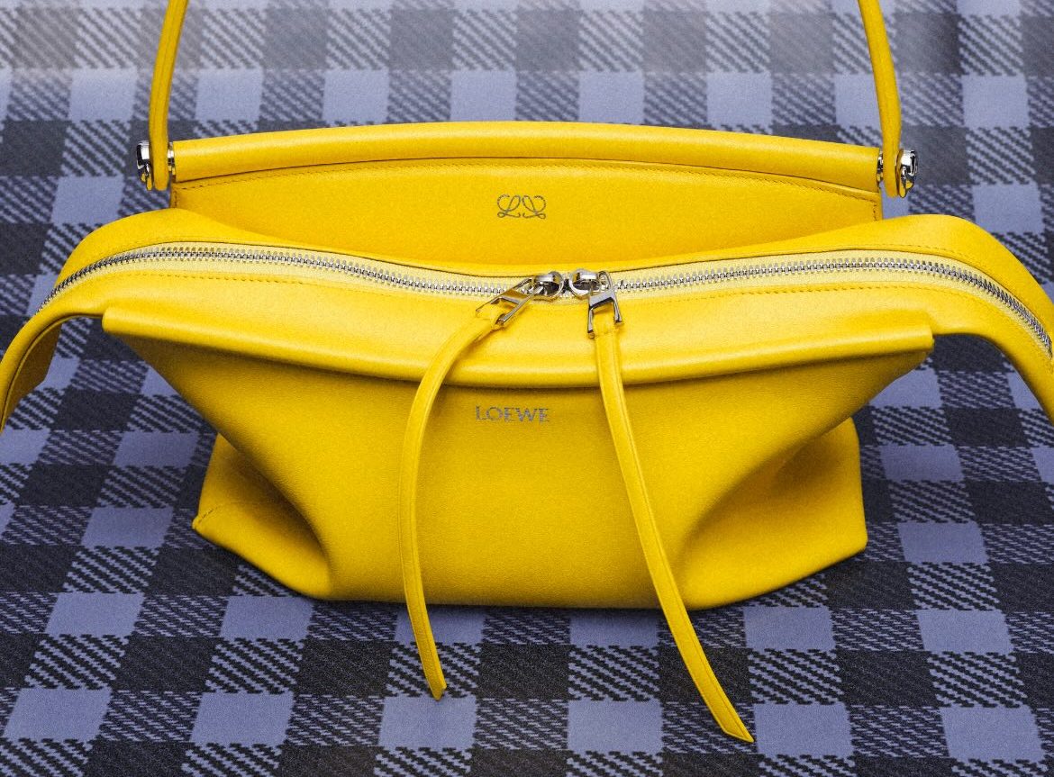 Loewe Fall-Winter 2026–2027 Bags: Full Runway Guide - LA FORMA