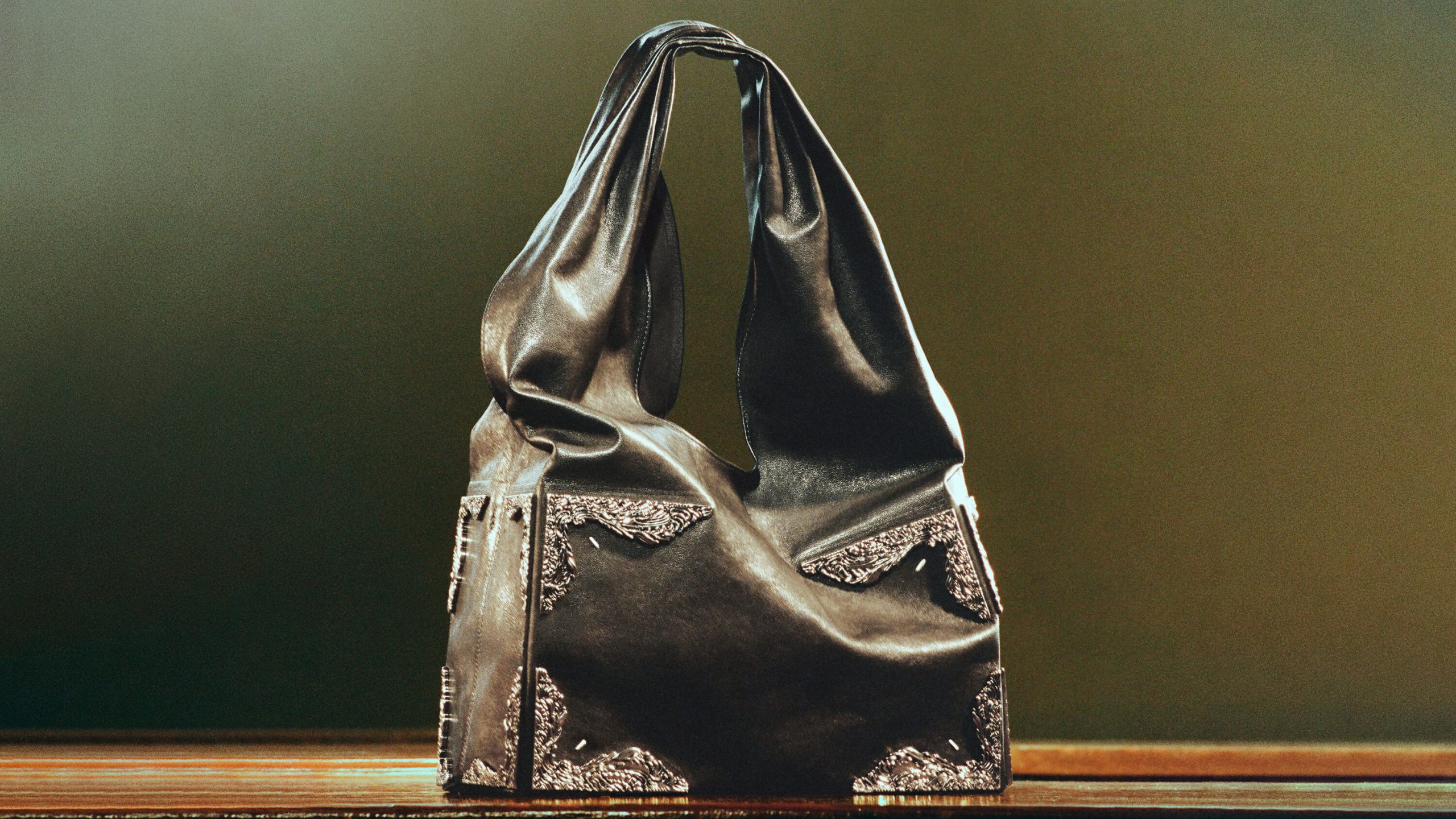 The Box Bag: Maison Margiela Finally Has a New It-Bag - LA FORMA